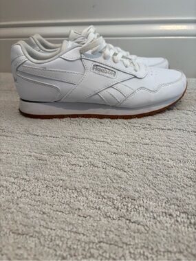 EUC Reebok Classic White Low-Top Leather Sneakers with Gum Outsole
